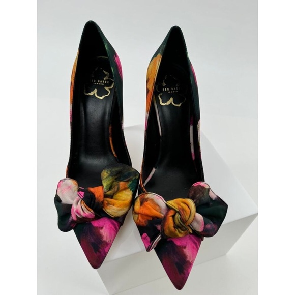 Ted Baker Shoes - Ted Baker NWOT Black Ryoh Pointed Toe Bow Accent Art Print High Heel Pumps Sz 8
